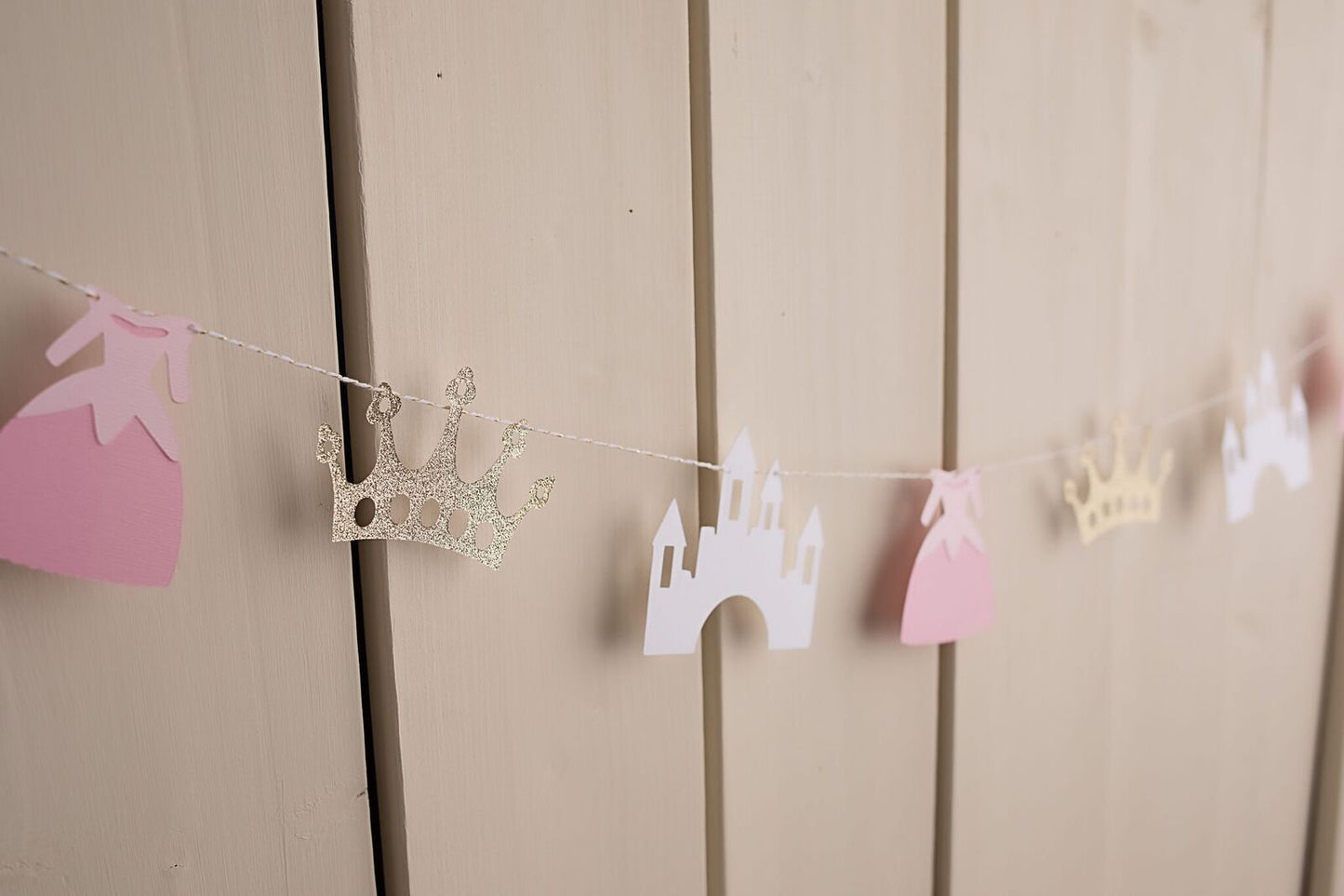 Princess Garland - glitterpaperscissors