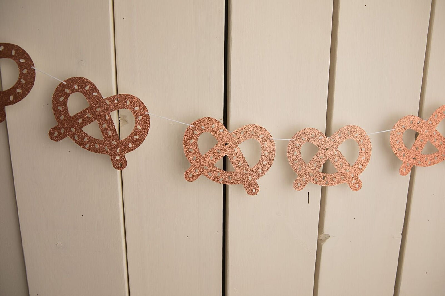 Pretzel Garland - glitterpaperscissors
