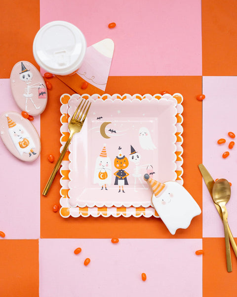 pink & orange checkered paper plate table setting 