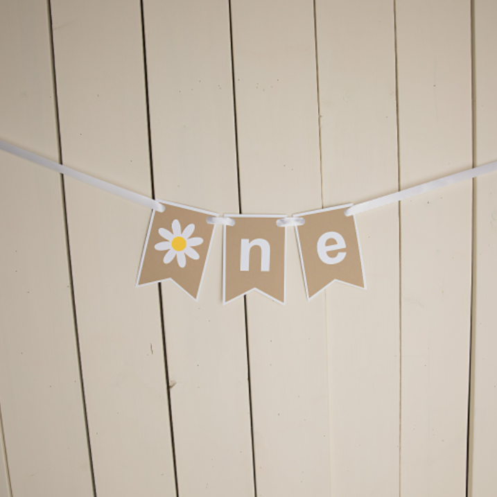 One banner with daisy - glitter paper scissors