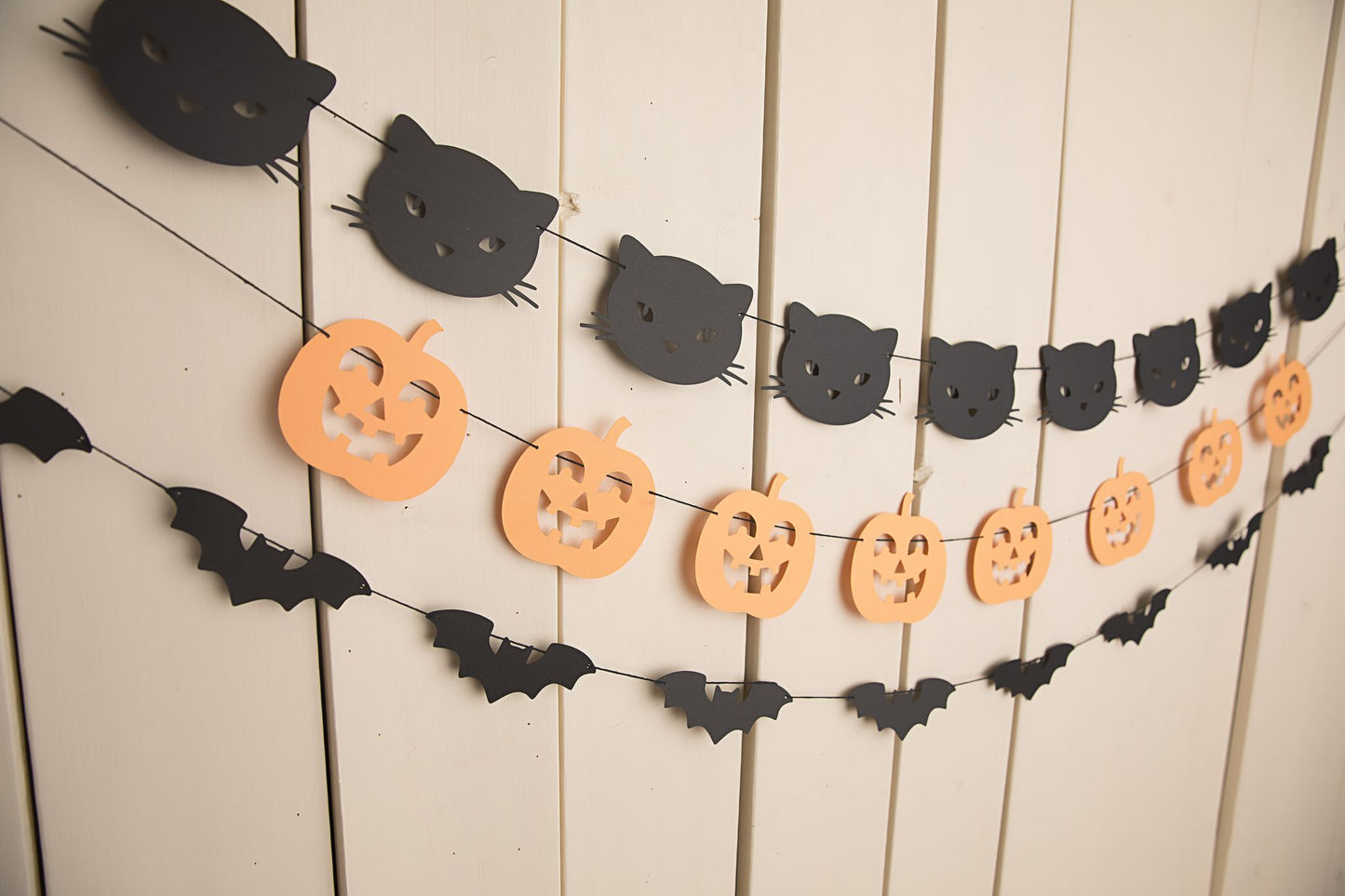 Halloween Paper Garland - glitterpaperscissors