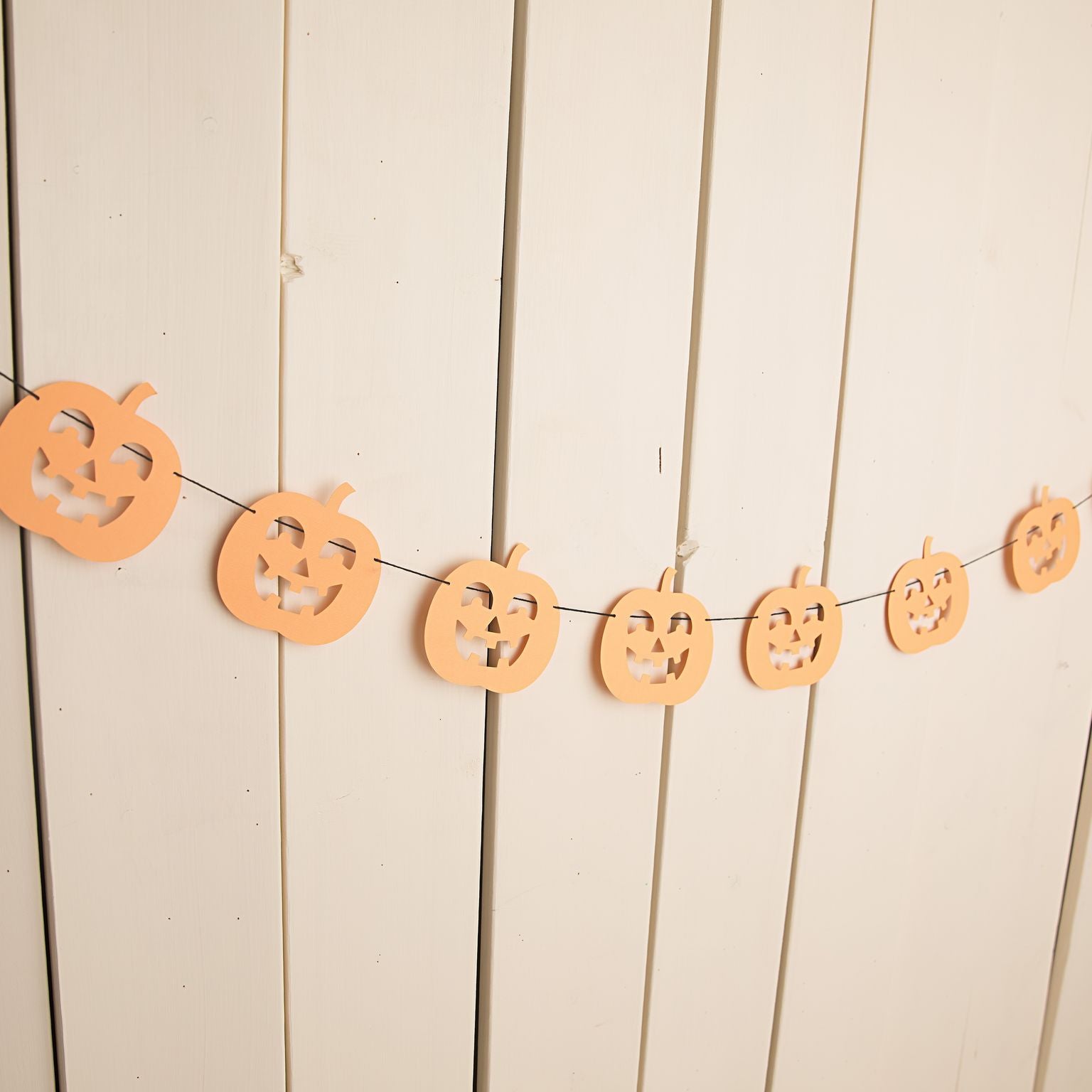 Halloween Paper Garland - glitterpaperscissors