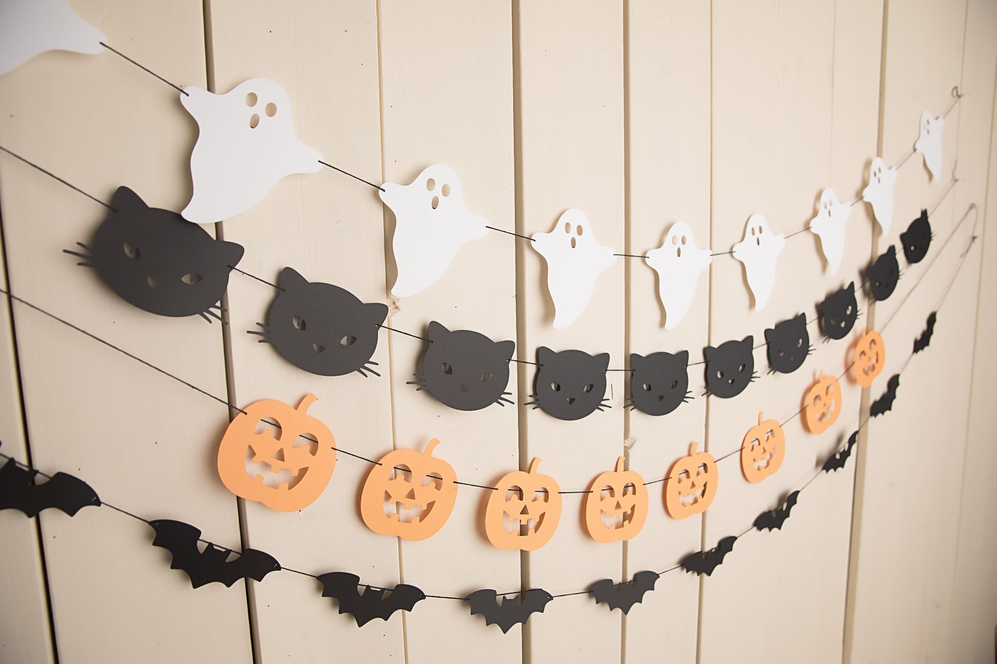 Halloween Paper Garland - glitterpaperscissors