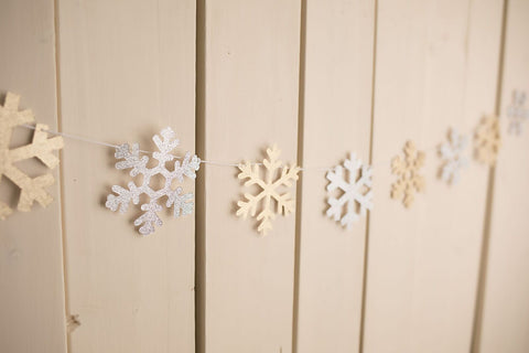 Snowflake Garland - glitterpaperscissors