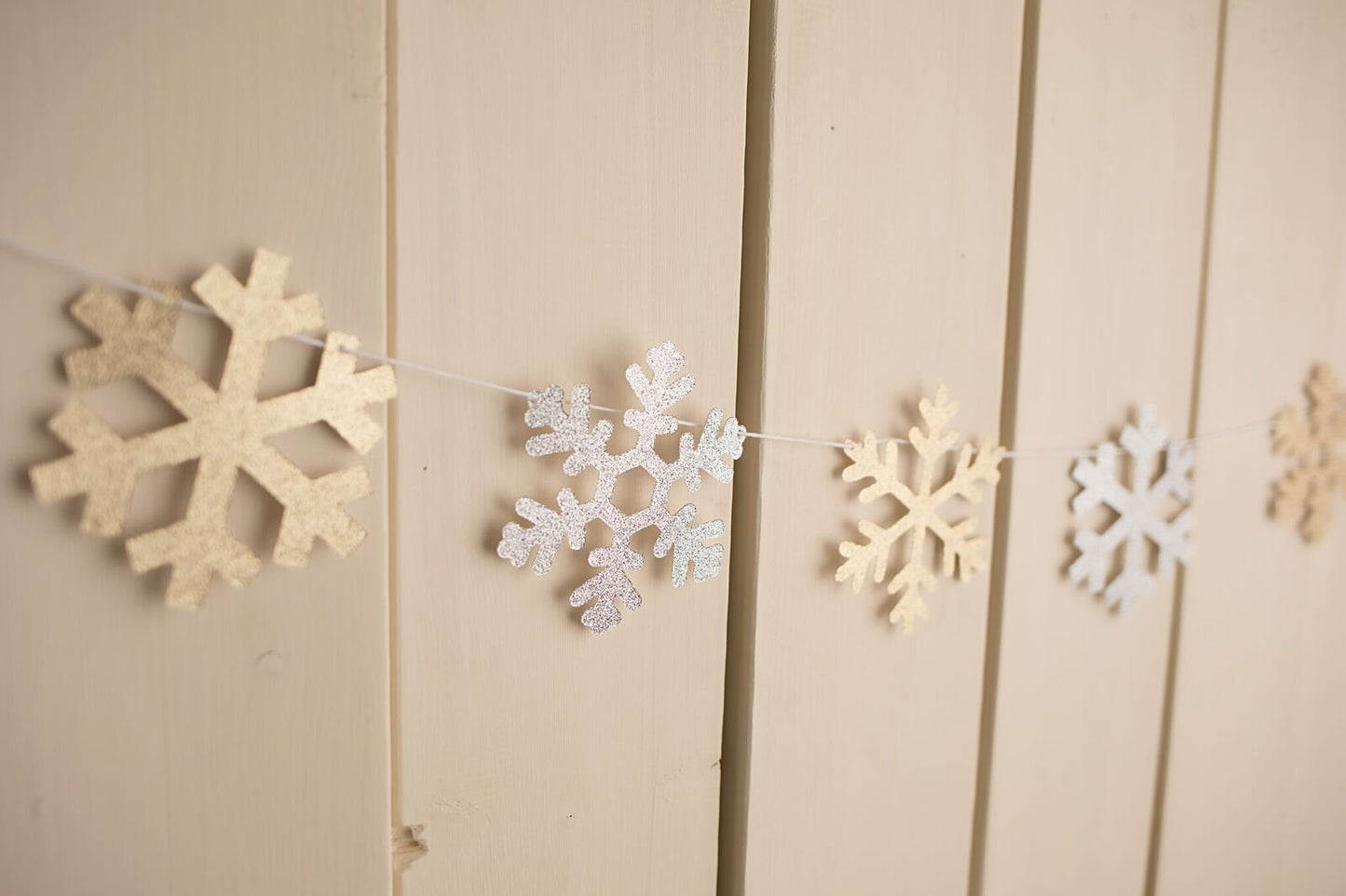 Snowflake Garland - glitterpaperscissors