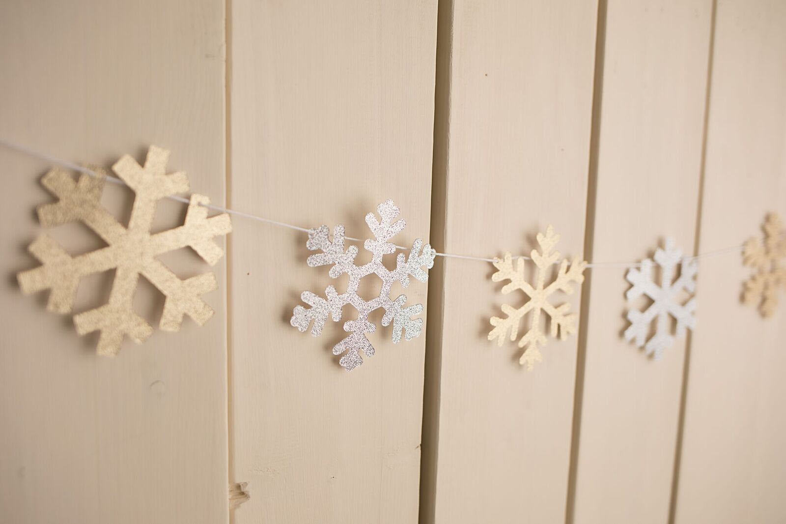 Snowflake Garland - glitterpaperscissors