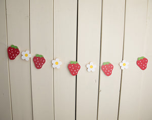 Strawberry Daisy Garland - glitterpaperscissors